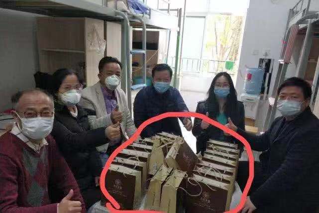 西域苁蓉向武汉新疆抗疫人员分发管花肉苁蓉产品